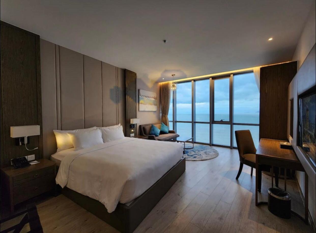 Panorama Oceanfront Suite Nha Trang Exterior foto
