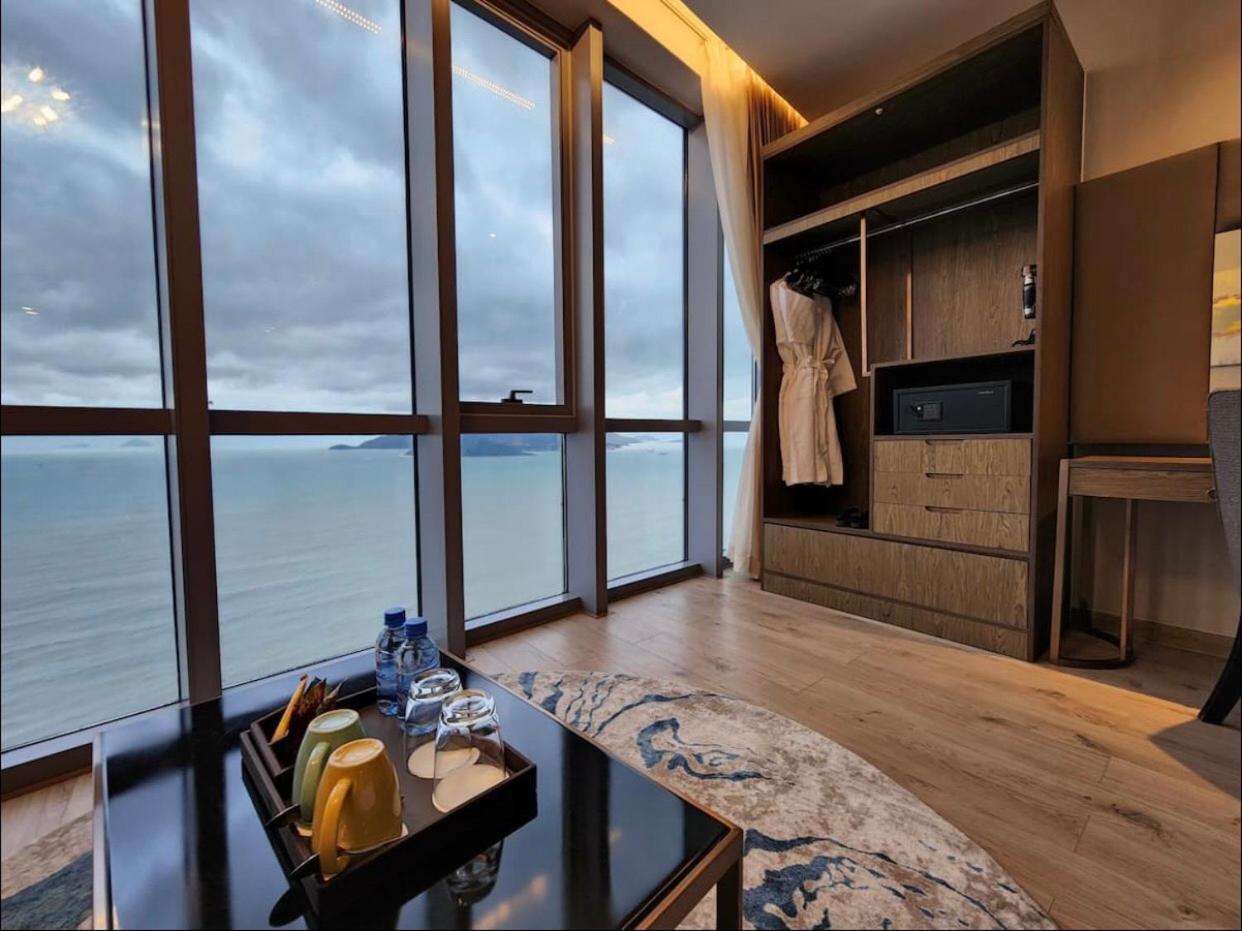 Panorama Oceanfront Suite Nha Trang Exterior foto