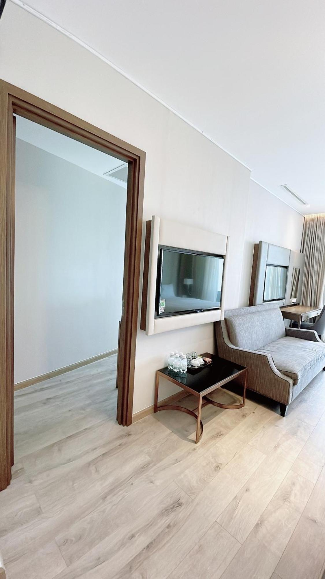 Panorama Oceanfront Suite Nha Trang Exterior foto