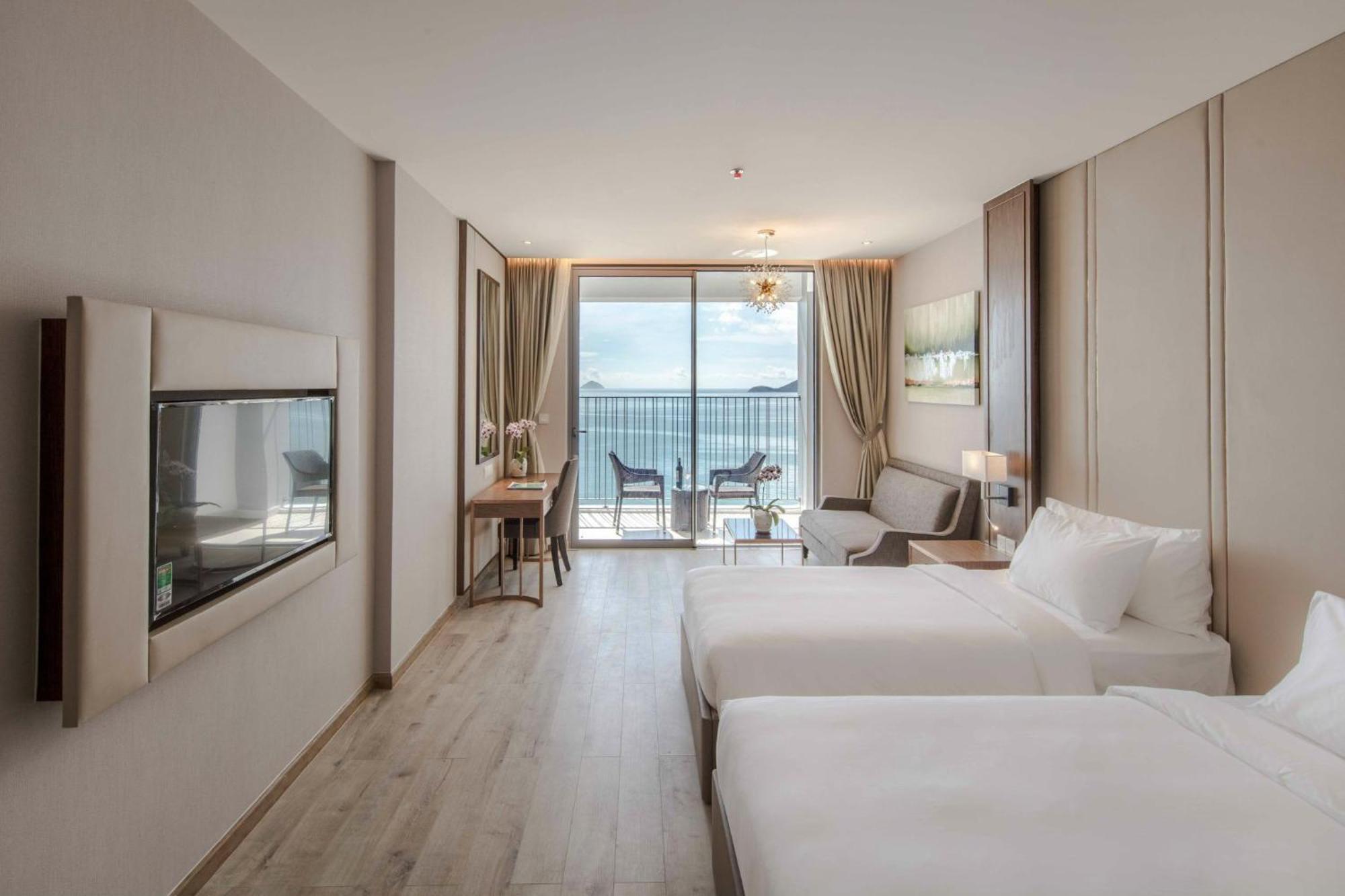 Panorama Oceanfront Suite Nha Trang Exterior foto