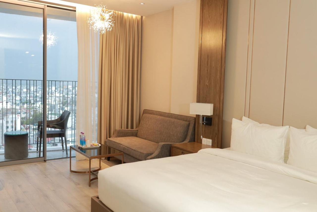 Panorama Oceanfront Suite Nha Trang Exterior foto