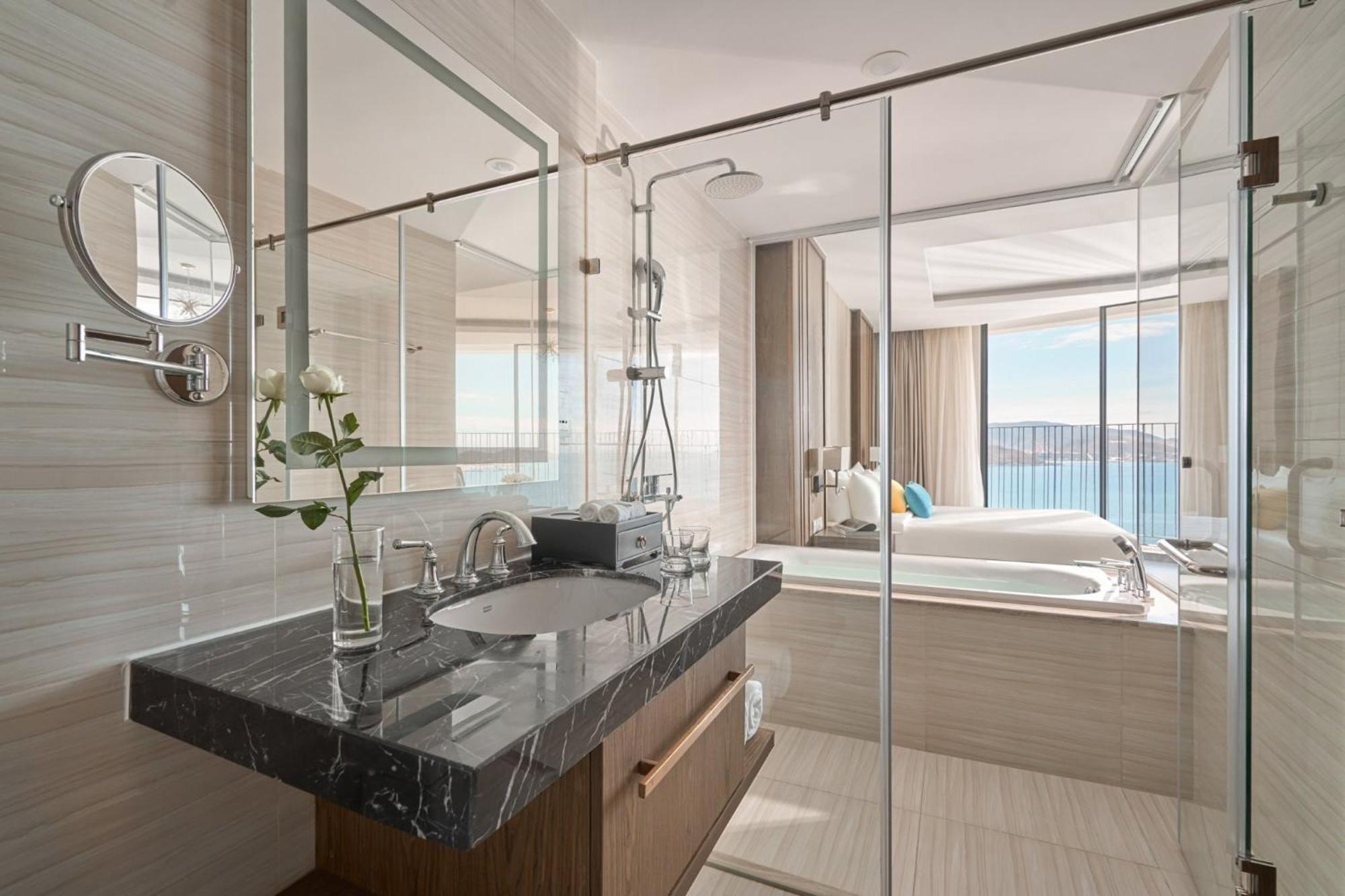 Panorama Oceanfront Suite Nha Trang Exterior foto