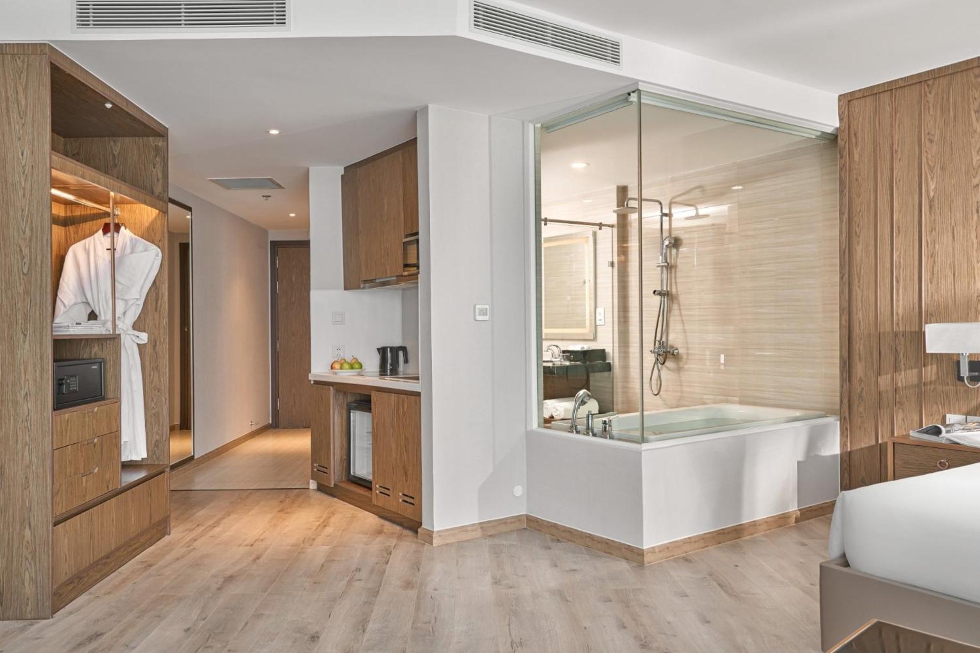 Panorama Oceanfront Suite Nha Trang Exterior foto