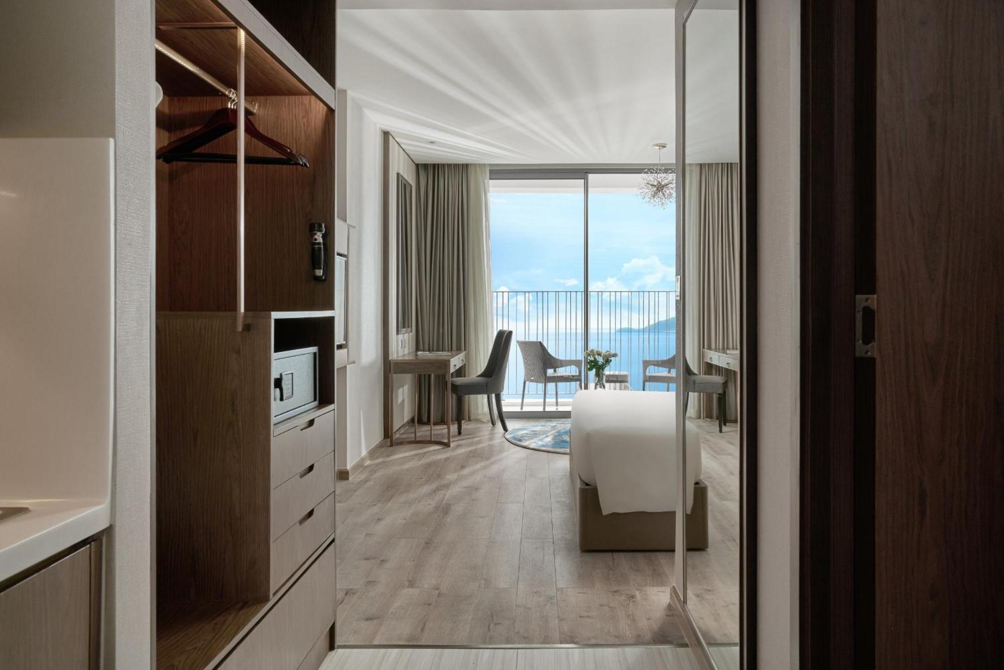 Panorama Oceanfront Suite Nha Trang Exterior foto